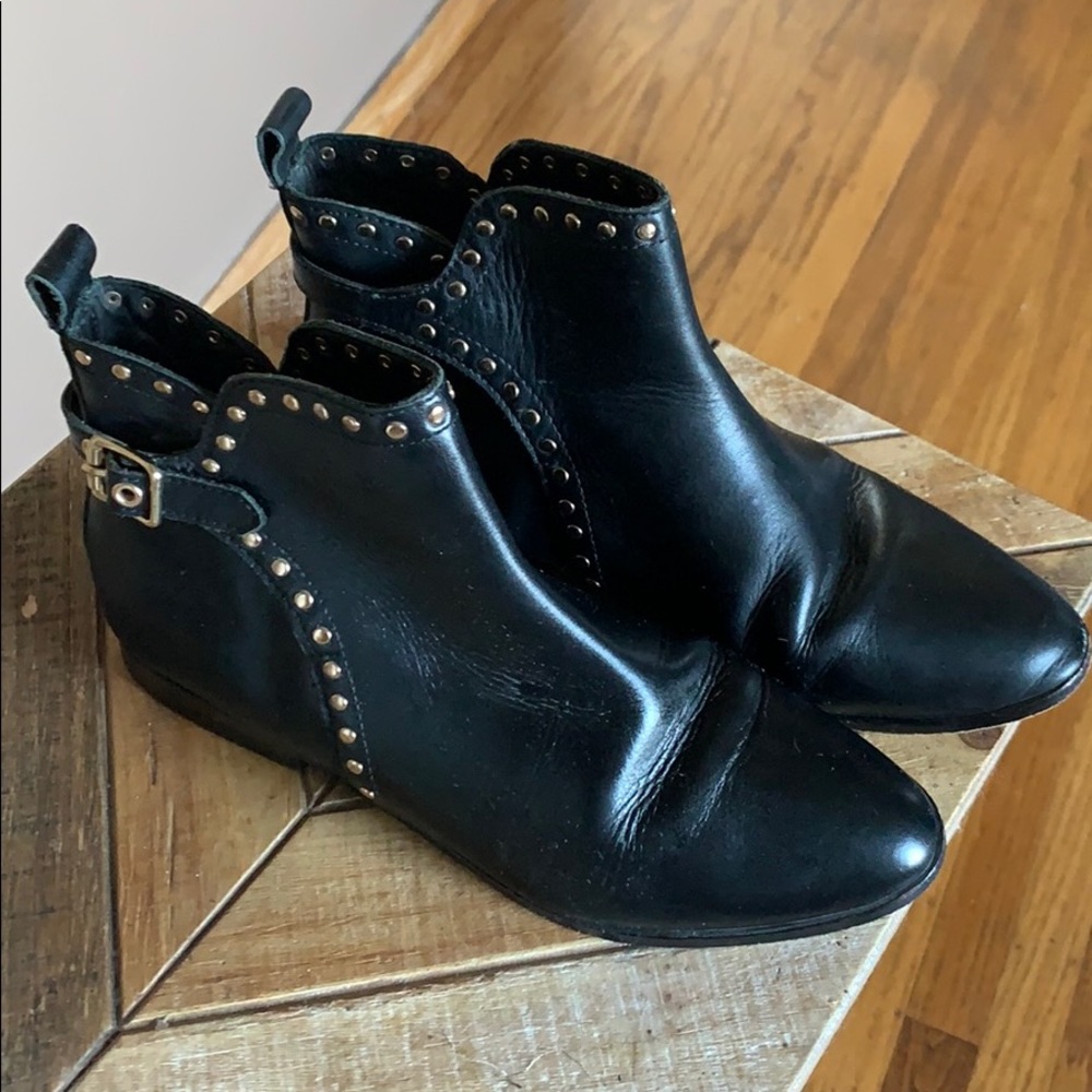 Leather studded Pour La Victoire booties